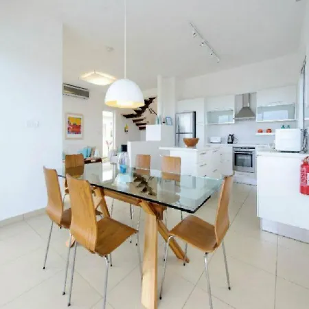 别墅 How To Rent Your Own Beachfront Villa, 1462 普罗塔拉斯