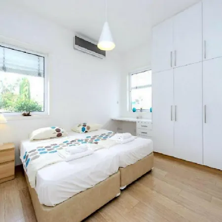 How To Rent Your Own Beachfront Villa, 1462