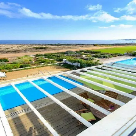 别墅 How To Rent Your Own Beachfront Villa, 1462 *