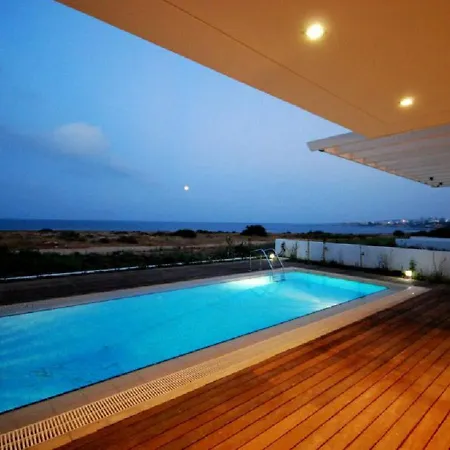 빌라 How To Rent Your Own Beachfront Villa, 1462 *